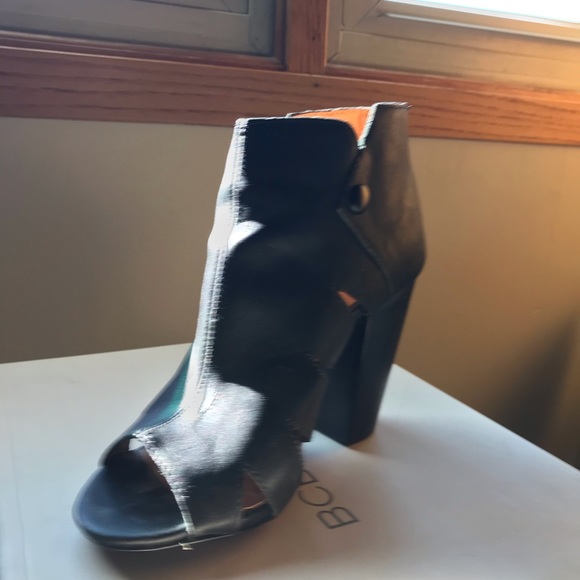 Black open toe heels - Picture 7 of 8